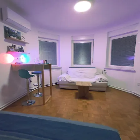 Roomserv Ljubljana Room photo